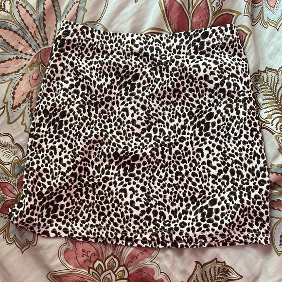 Privé Split Hem Leopard Mini Skirt - Picture 4 of 5